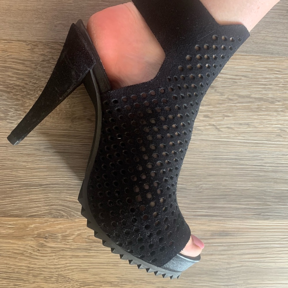 Pedro Garcia “Peris” suede